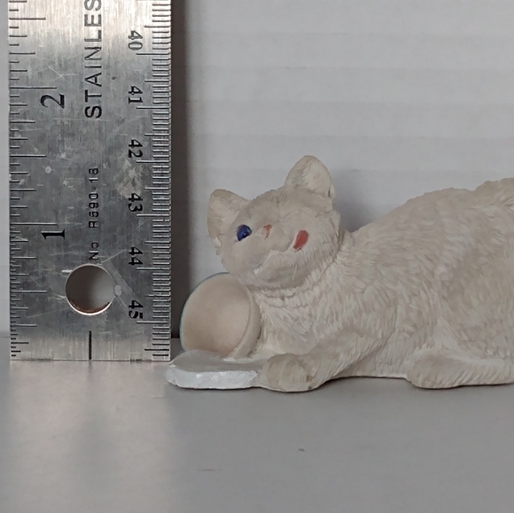 Sandicast White Cat Kitty Blue Eyes Spilled Milk Tongue Figurine Sandra Brue - Picture 9 of 9